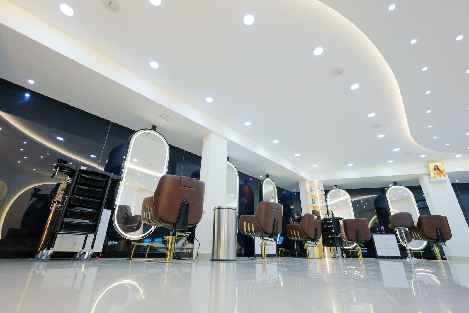 Sini Nixon's Family Salon