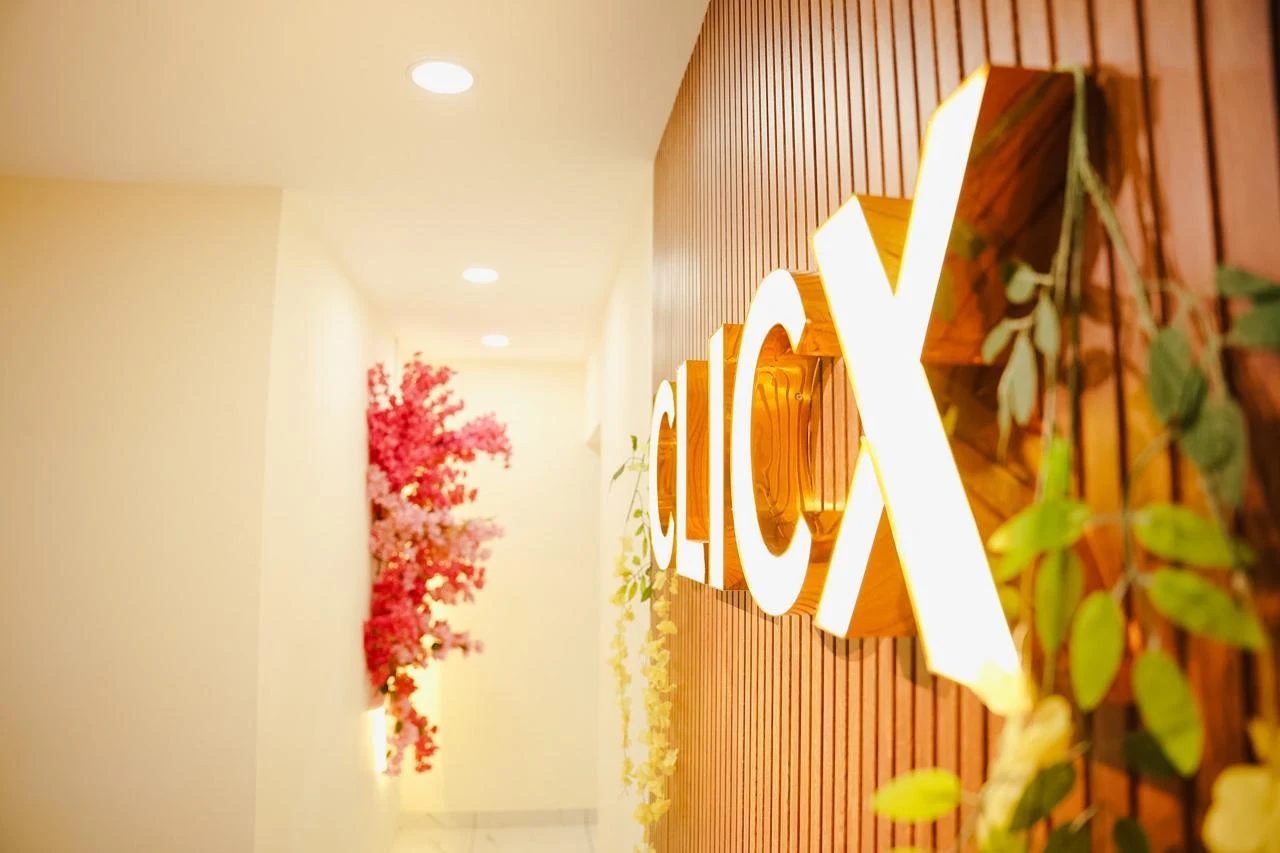 CLICX Unisex Beauty Parlour
