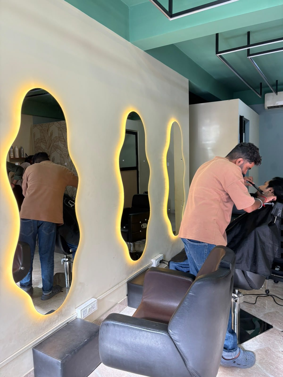 Sara'S Unisex Salon