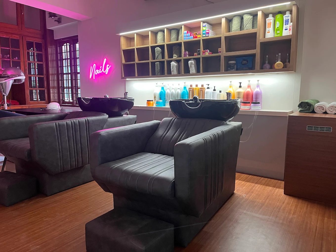 Zephora unisex salon